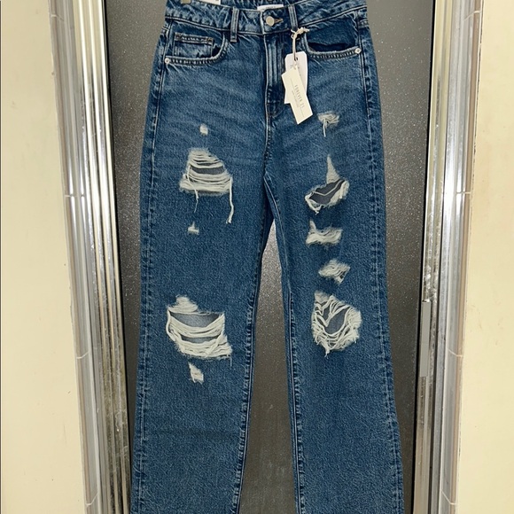 ❤️‍🔥FIRM PRICE❤️‍🔥 Forever 21 high rise Distressed Blue Jeans - Picture 3 of 7